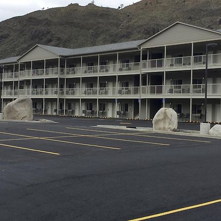 Yellowstone Big Rock Inn Гардинър Екстериор снимка