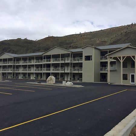 Yellowstone Big Rock Inn Гардинър Екстериор снимка