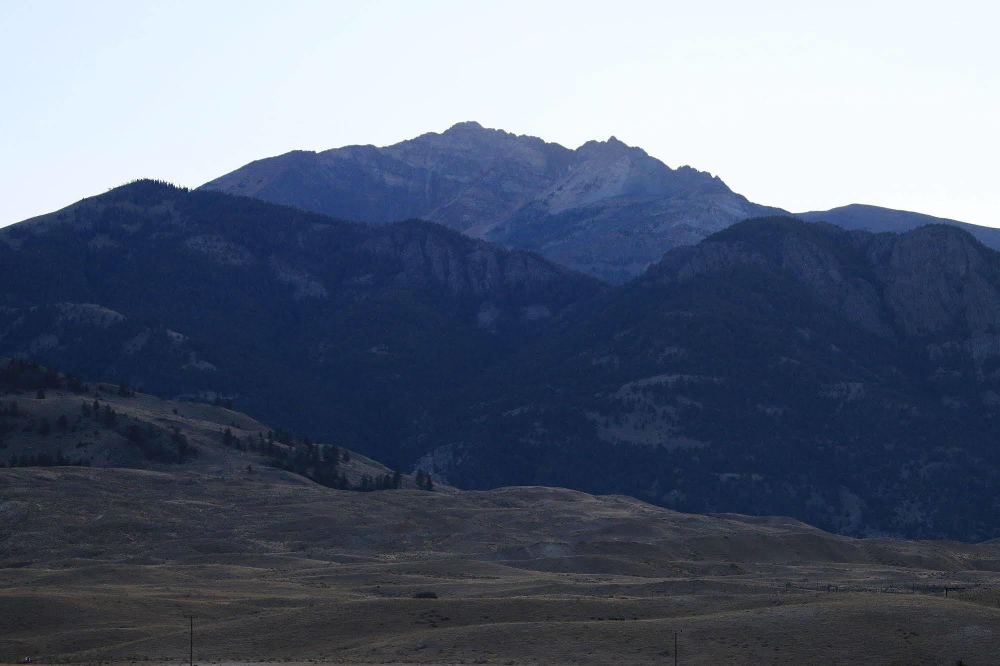 Yellowstone Big Rock Inn Гардинър Екстериор снимка