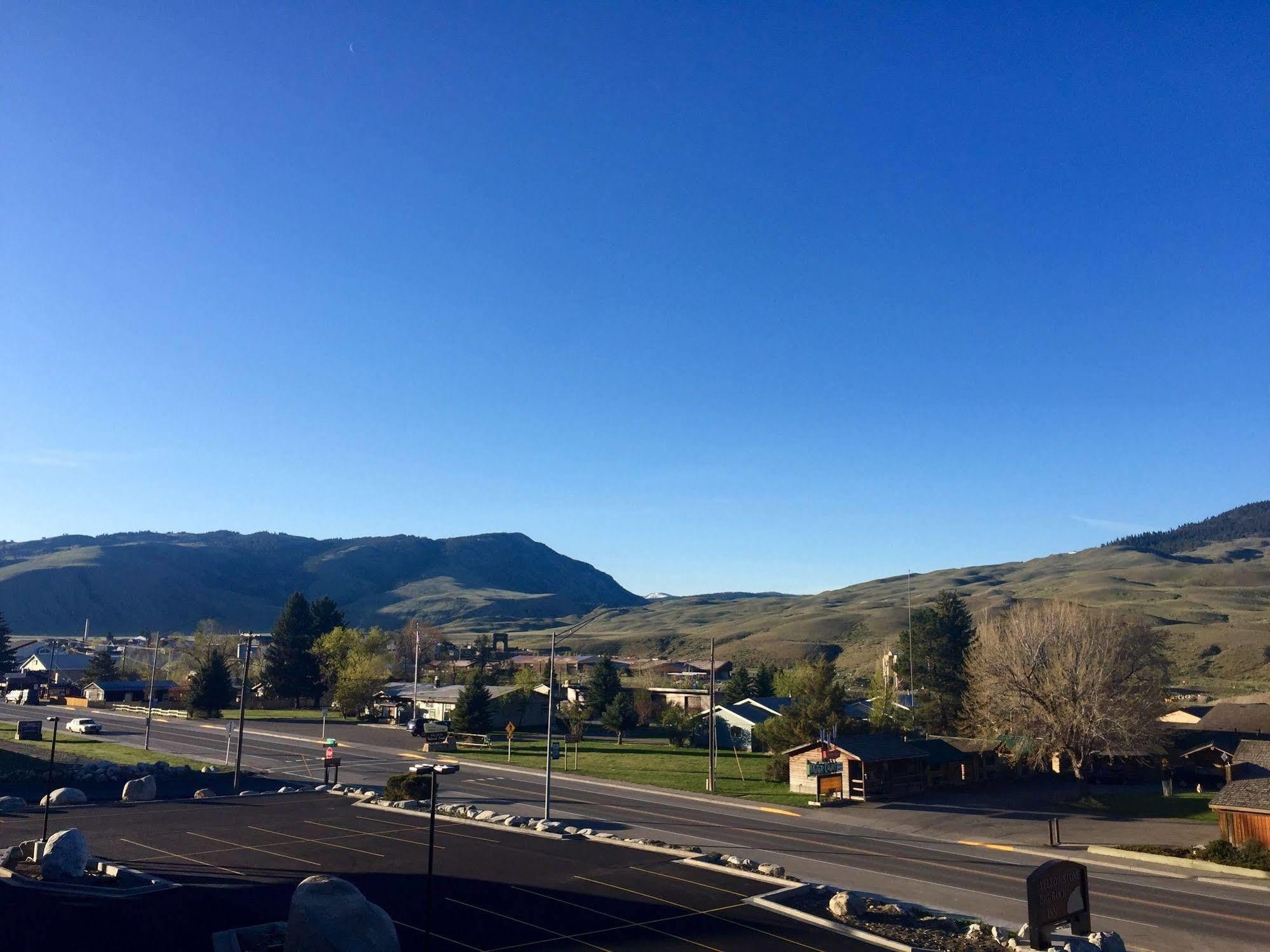 Yellowstone Big Rock Inn Гардинър Екстериор снимка