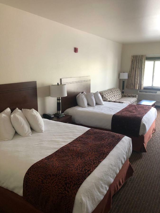 Yellowstone Big Rock Inn Гардинър Екстериор снимка
