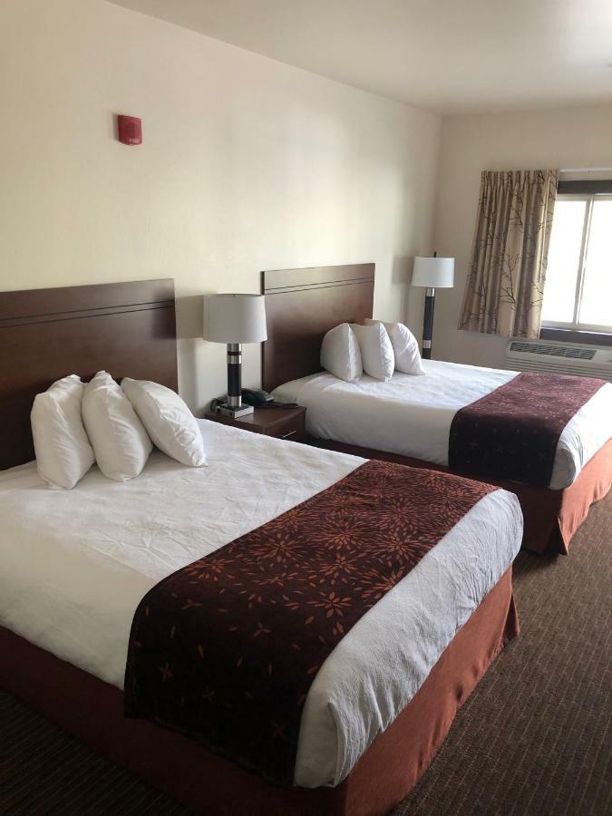 Yellowstone Big Rock Inn Гардинър Екстериор снимка