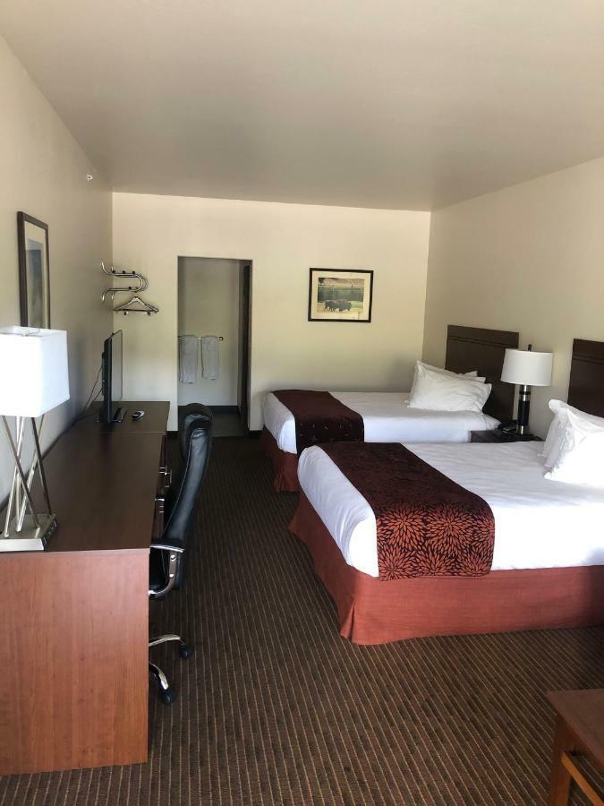 Yellowstone Big Rock Inn Гардинър Екстериор снимка