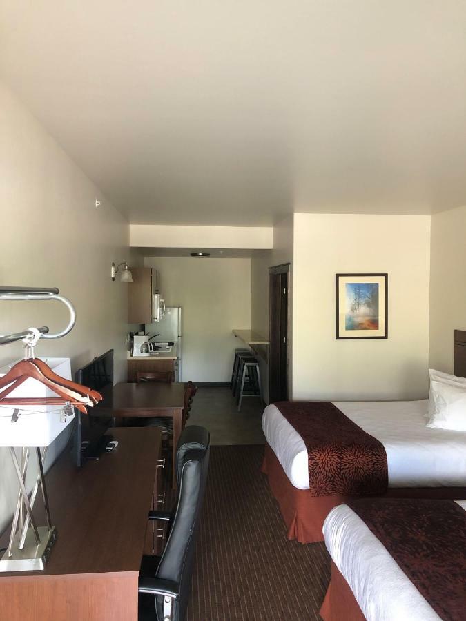 Yellowstone Big Rock Inn Гардинър Екстериор снимка