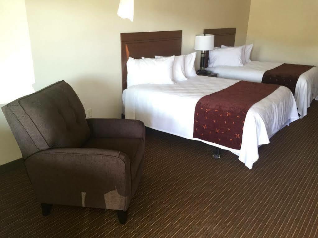 Yellowstone Big Rock Inn Гардинър Екстериор снимка